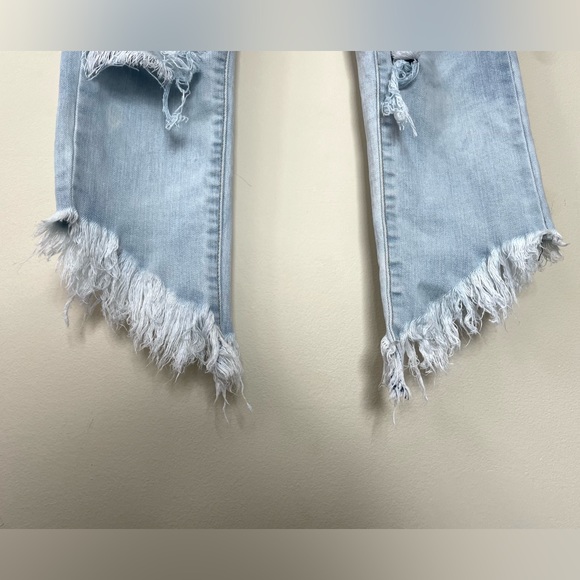 Forever 21 Distressed Cropped Raw Hem Jeans Size Small - Picture 3 of 11